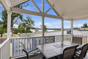 Outdoor dining - Lookout Tiny Home Near Marina, Dock Access & Dining (Gravois Mills)