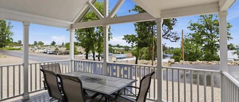 House, Multiple Beds (Lookout at Hillstone) | Outdoor dining
