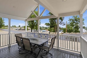 Outdoor dining - Lookout Tiny Home Near Marina, Dock Access & Dining (Gravois Mills)