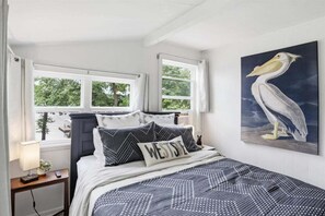 Huis, meerdere bedden (Firehouse Lake Retreat) | 2 slaapkamers, individueel gedecoreerd, individueel gemeubileerd