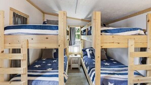 2 habitaciones, decoración personalizada y muebles diferentes 