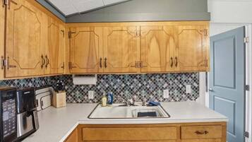 House, Multiple Beds (Firehouse Lake Retreat) | Private kitchen