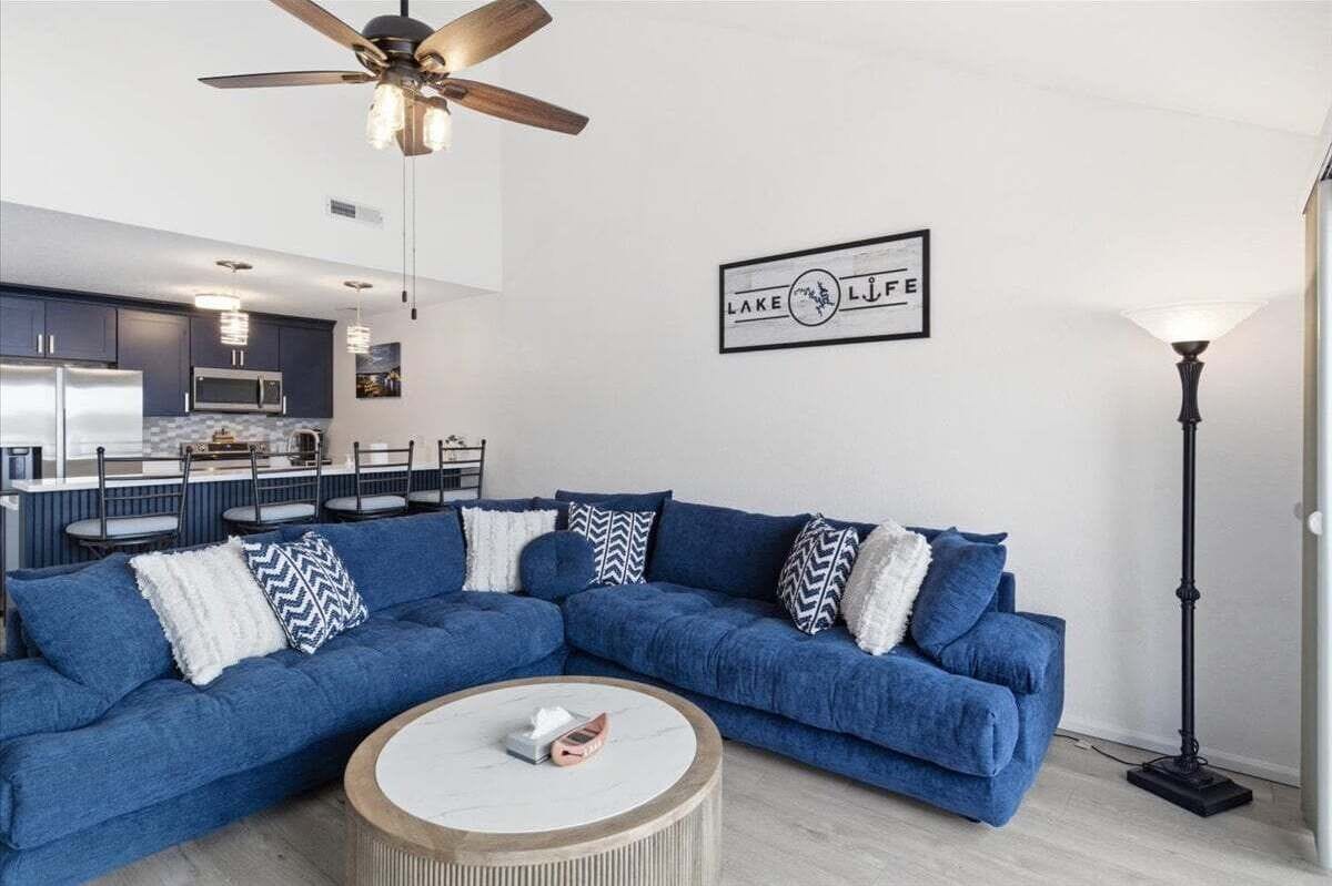 Condo, Multiple Beds (Oasis at Regatta Bay) | Living area