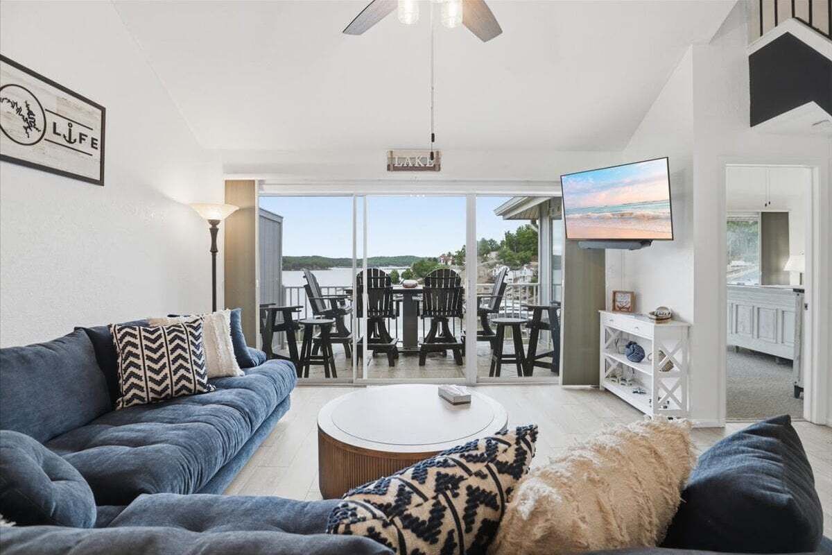 Condo, Multiple Beds, Patio (Oasis at Regatta Bay) | Living area