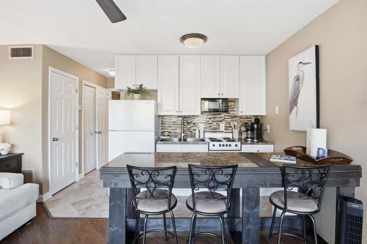 Condo, Multiple Beds (Heron Bay Hideaway) | Private kitchen