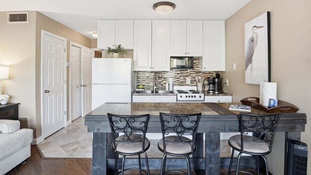 Condo, Multiple Beds (Heron Bay Hideaway) | Private kitchen