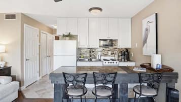 Condo, Multiple Beds (Heron Bay Hideaway) | Private kitchen