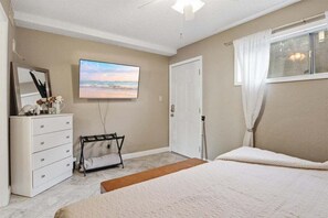 Room - Cozy Lakefront Condo w/ Dock Slip, Fishing & Hot Tub (Osage Beach)