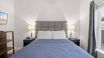 Condo, Multiple Beds (Niangua Sunset) | 3 bedrooms, individually decorated, individually furnished, bed sheets
