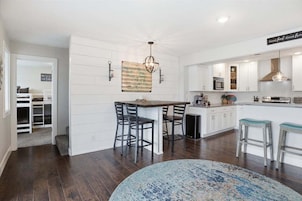 4 habitaciones, decoración personalizada y muebles diferentes 