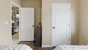 2 habitaciones, decoración personalizada y muebles diferentes 