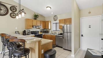 Apartamento, varias camas (Lakefront Lazy Dayz) | Cocina privada