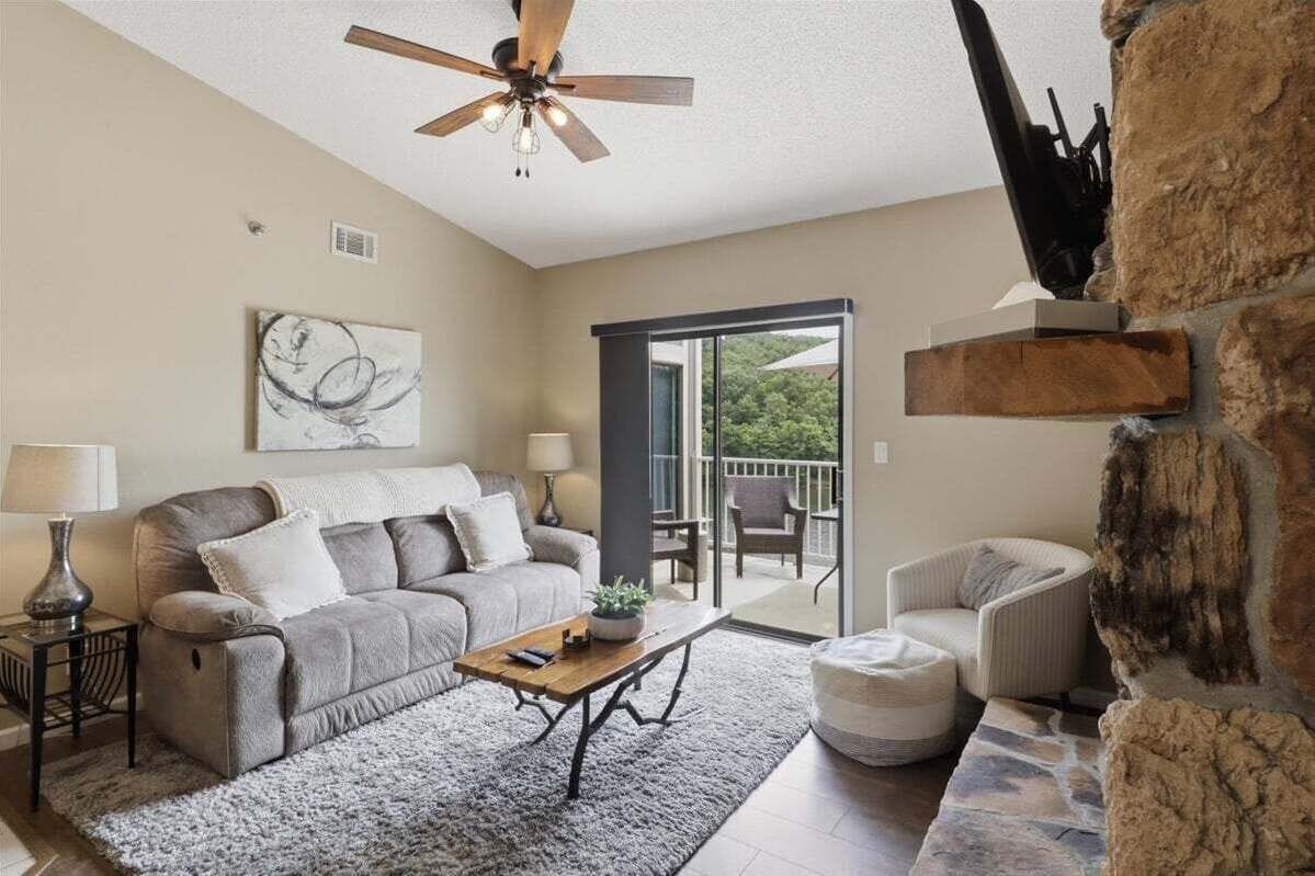 Condo, Multiple Beds (Lakefront Lazy Dayz) | Living area