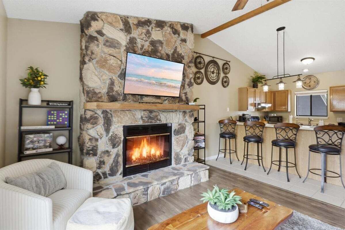 Condo, Multiple Beds (Lakefront Lazy Dayz) | Living area
