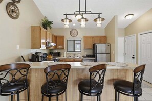 Private kitchen - Lakefront Condo With Boat Slip, Heated Pool & Boat Launch (Osage Beach)