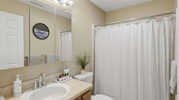 Condo, Multiple Beds (Lakefront Lazy Dayz) | Bathroom | Towels