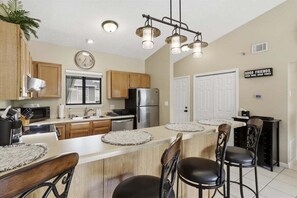 Private kitchen - Lakefront Condo With Boat Slip, Heated Pool & Boat Launch (Osage Beach)