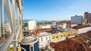 A cityscape with a mix of modern and traditional architecture, including a prominent yellow building and a white building with a dome. - Apt. in Condo w/ City View in Downtown Ubs0502 (Florianópolis)