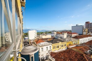 A cityscape with a mix of modern and traditional architecture, including a prominent yellow building and a white building with a dome. - Apt. in Condo w/ City View in Downtown Ubs0502 (Florianópolis)