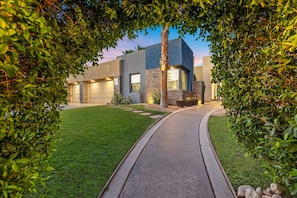 Exterior - Casa Sonora Grande - A Palm Springs 6 bedroom gem! (Palm Springs)