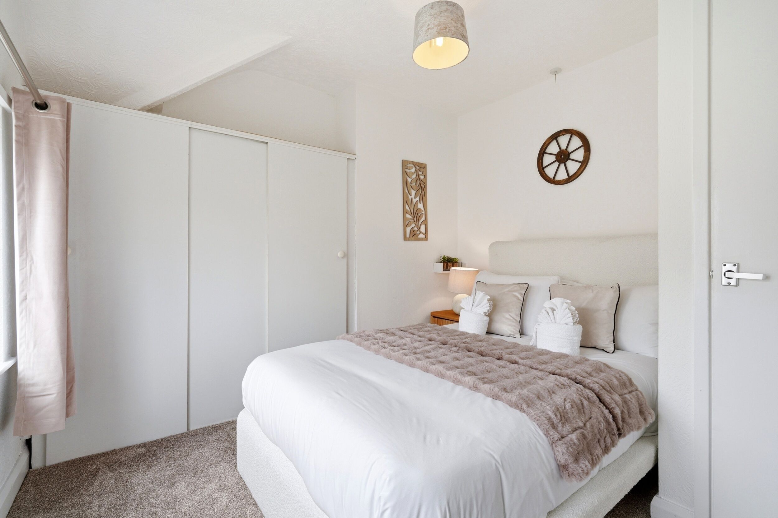 3 bedrooms, iron/ironing board, Internet, bed sheets