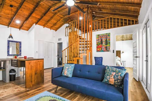 Cute Farm 1 Cozy 2-bedroom cottage in lovely St. Cloud with AC