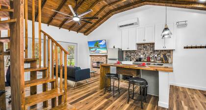 Cute Farm 1 Cozy 2-bedroom cottage in lovely St. Cloud with AC