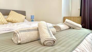 5 bedrooms, iron/ironing board, free WiFi, bed sheets