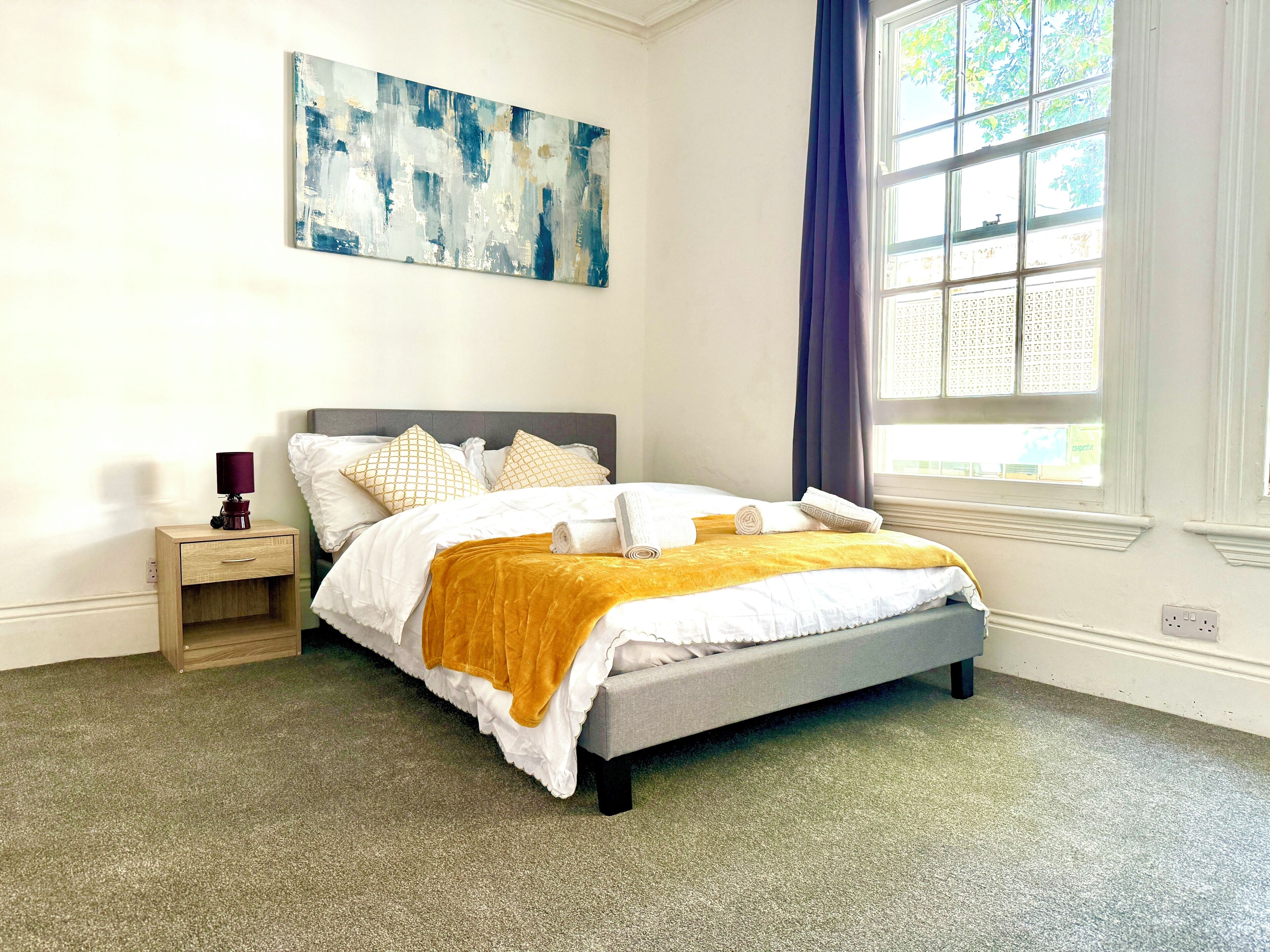 5 bedrooms, iron/ironing board, free WiFi, bed sheets