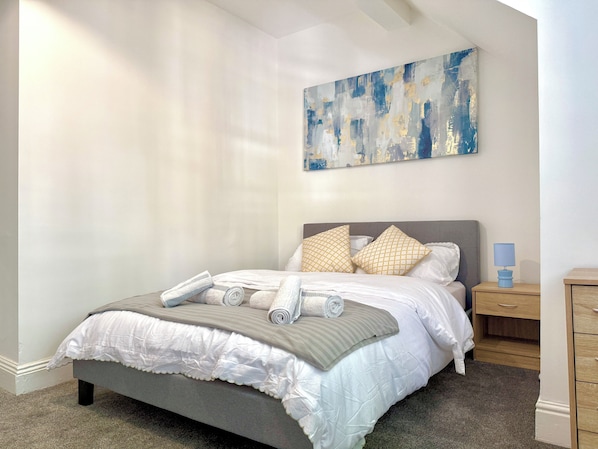 5 habitaciones, tabla de planchar con plancha y wifi gratis
