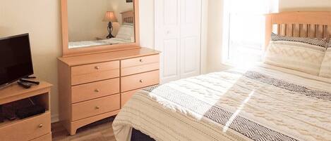 4 habitaciones, tabla de planchar con plancha, wifi y ropa de cama