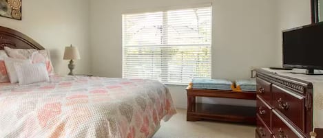 4 bedrooms, iron/ironing board, WiFi, bed sheets