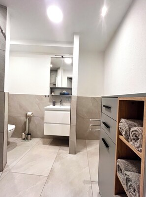 Bathroom - Luxurious 2-room apartment in the heart of Fellbach (Fellbach)