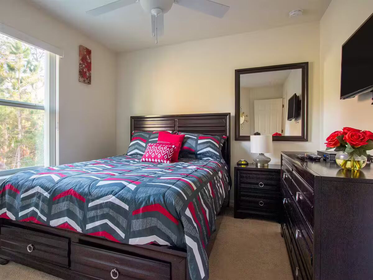5 habitaciones, tabla de planchar con plancha, wifi y ropa de cama 