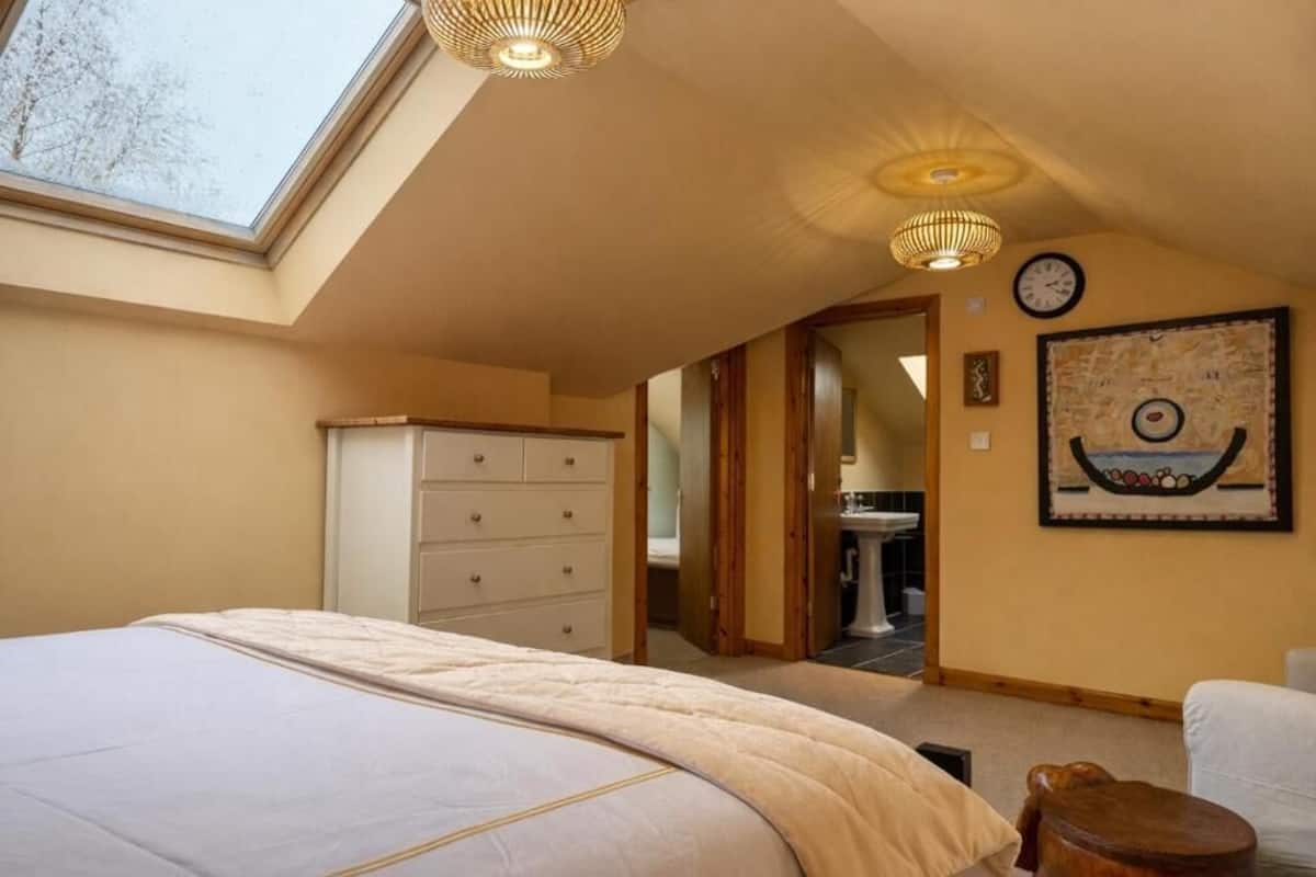 Suite familiar, vista a la montaña | Cortinas blackout, tabla de planchar con plancha y wifi gratis