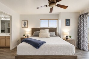 Iron/ironing board, WiFi, bed sheets - LUXURY CHANNEL CONDO (Lake Havasu City)