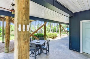 Outdoor dining - The Crane Cottage, Bayfront, Private Pool, Private Dock (St. George Island)