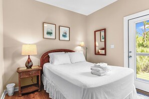WiFi (free), bed sheets - The Crane Cottage, Bayfront, Private Pool, Private Dock (St. George Island)