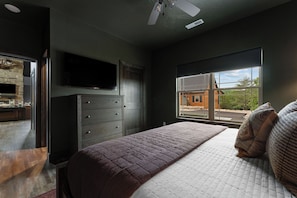 4 bedrooms, iron/ironing board, WiFi (free), bed sheets