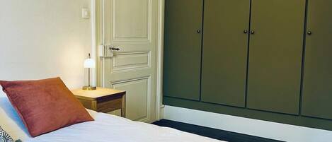 1 bedroom, iron/ironing board, travel crib, WiFi