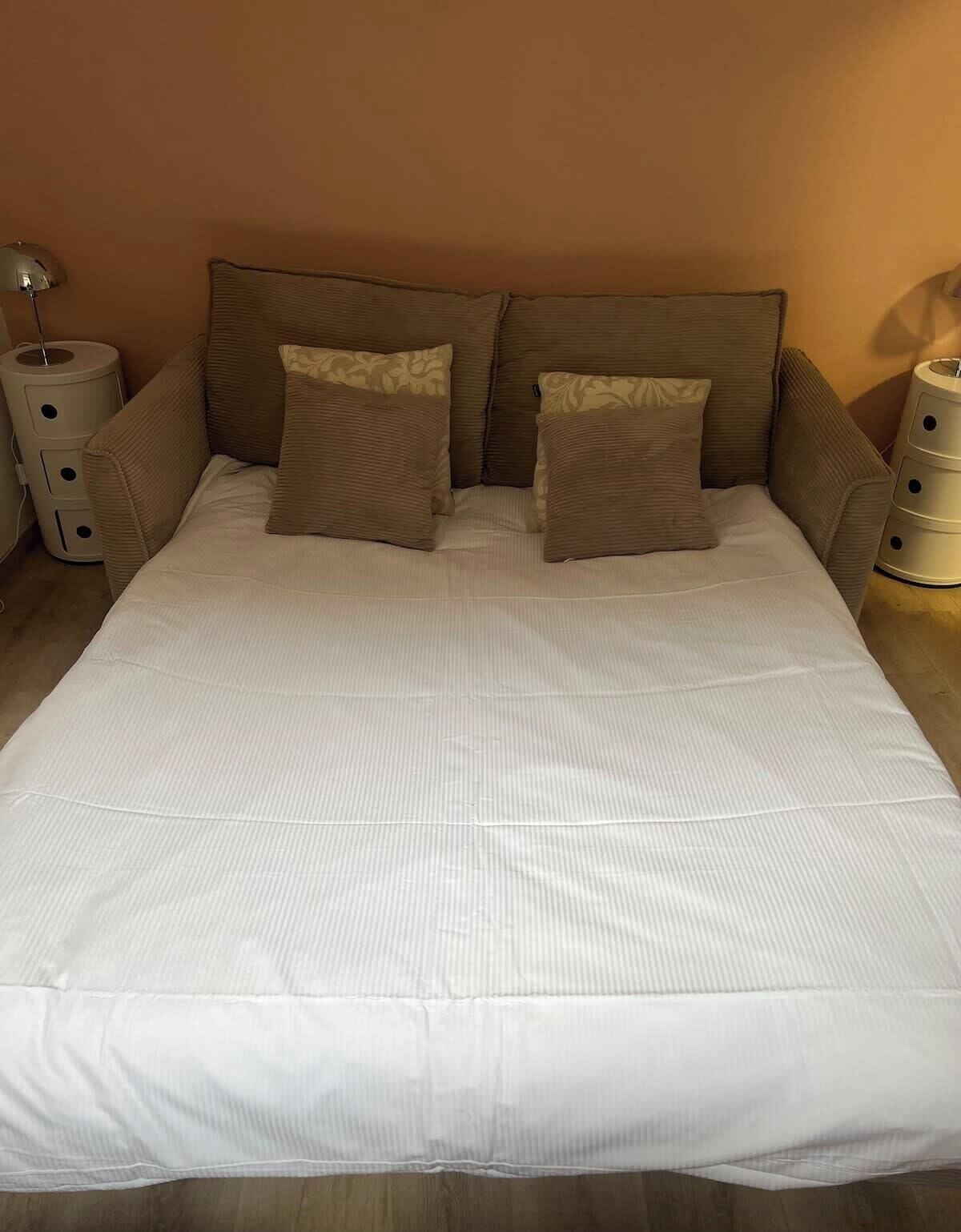 WiFi, bed sheets