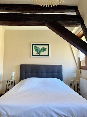 1 chambre, lit parapluie, Wi-Fi, draps fournis