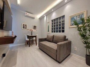 Standard Apartment | Living area - 2 min da Praia de Copacabana - Reformado (Rio de Janeiro)