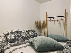 1 bedroom, iron/ironing board, travel crib, WiFi - Cozy T2 (1-bedroom) with vineyard view (Rosheim)
