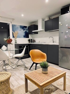 Coffee/tea maker, fridge, microwave, oven - Cozy T2 (1-bedroom) with vineyard view (Rosheim)