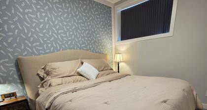 Private Luxury Retreat - King Bed - Full Kitchen