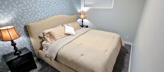Private Luxury Retreat - King Bed - Full Kitchen