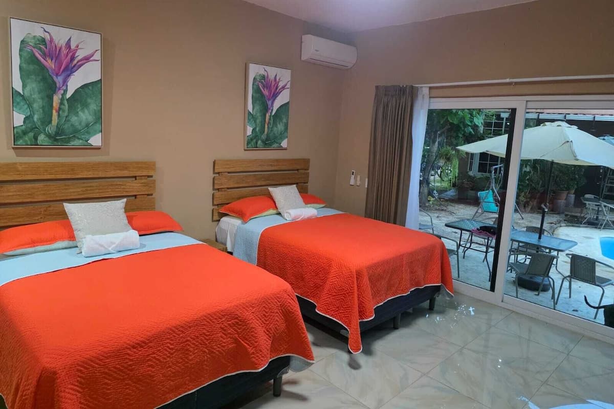 Familien-Doppelzimmer, Poolblick | Kostenloses WLAN
