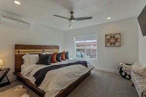 Room - 5BR St George Retreat - Pool - Hot tub- Pets Sleeps 18 (St. George)