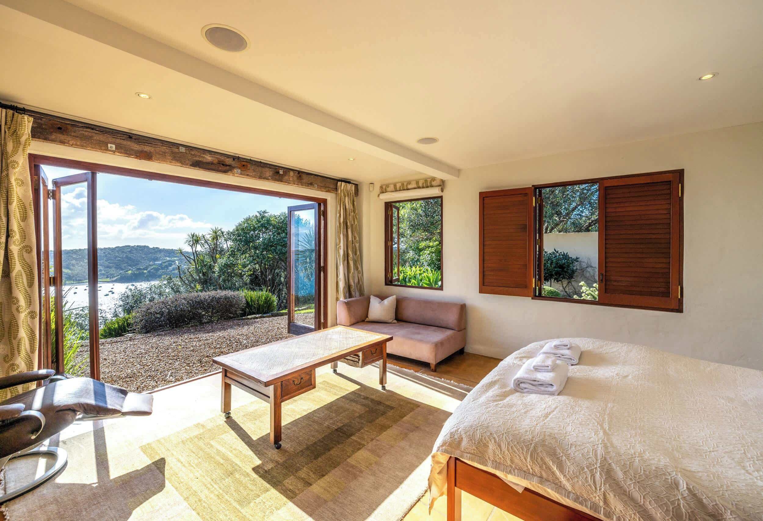 4 bedrooms, desk, iron/ironing board, WiFi